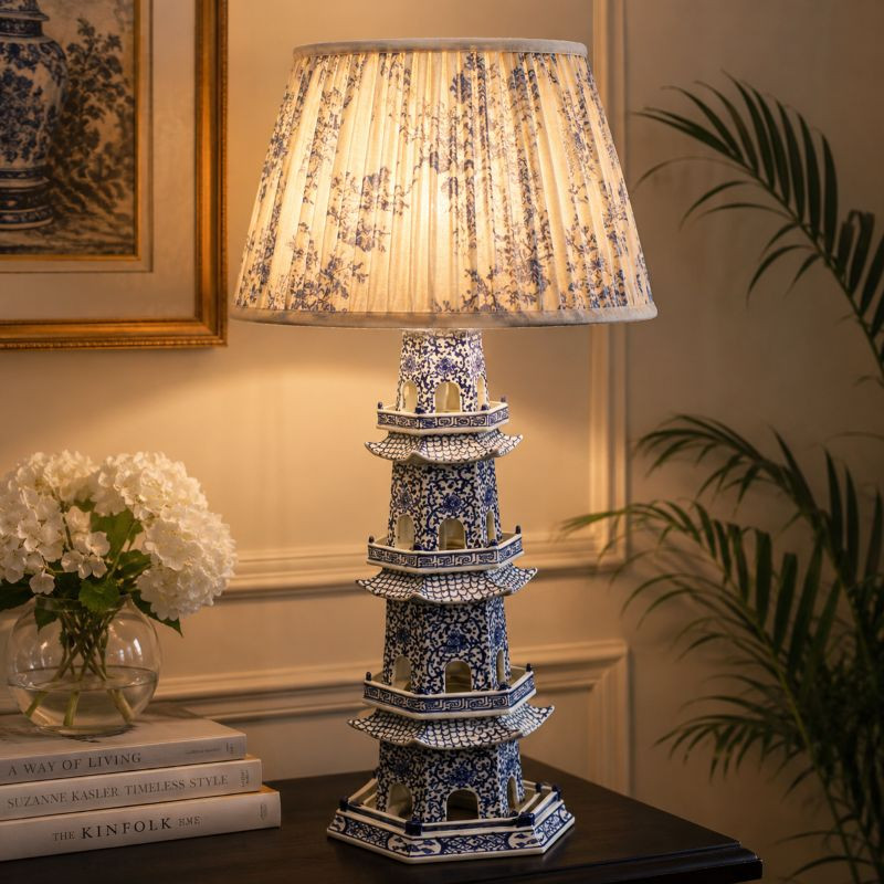 Pagodas de Luz: Elegância Atemporal em Cada Detalhe